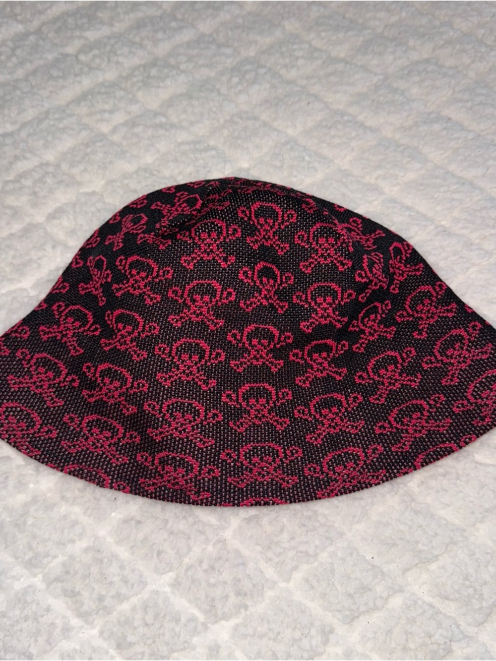 Vintage Hot Topic Black and Hot Pink Skull Bucket Hat